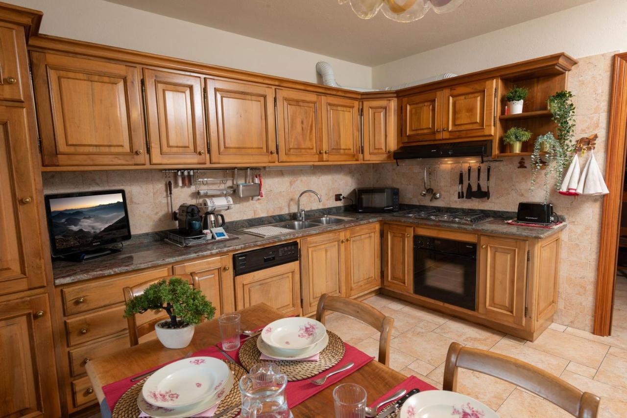 Villa Mara - Aosta - 200 Mq - Wifi - Jacuzzi - Parcheggio - Giardino Exterior photo