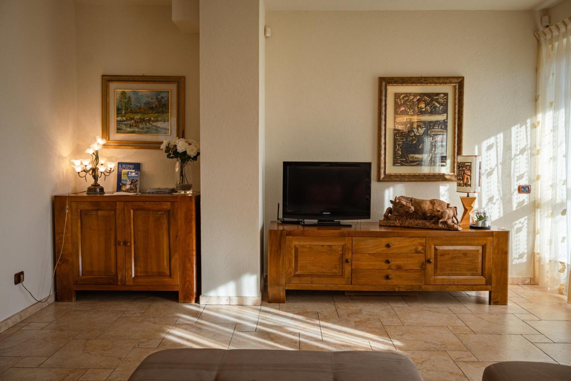 Villa Mara - Aosta - 200 Mq - Wifi - Jacuzzi - Parcheggio - Giardino Exterior photo